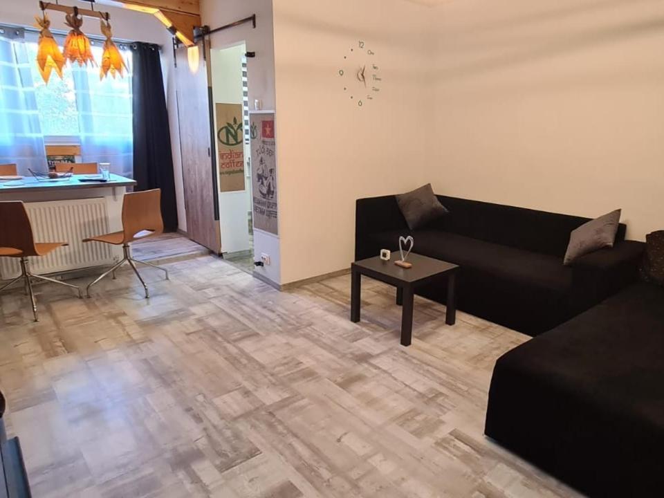 Tiki'S Bar Studio Bucureşti Exterior foto